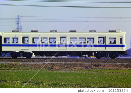 2220 type 2228 running between Odakyu Ebina and Atsugi in spring, March 29, 1982 2220 type 2228 running between Odakyu Ebina and Atsugi in spring, March 29, 1982 101155254