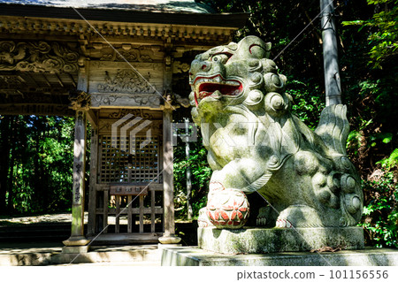 [Hokikuni Ichinomiya] Yamato Shrine Agata Komainu and Zuijinmon Gate Yurihama Town, Tottori Prefecture 101156556