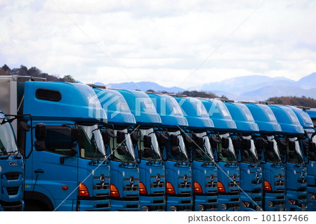 distribution center truck 101157466