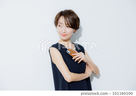 短頭髮的女人 101160100
