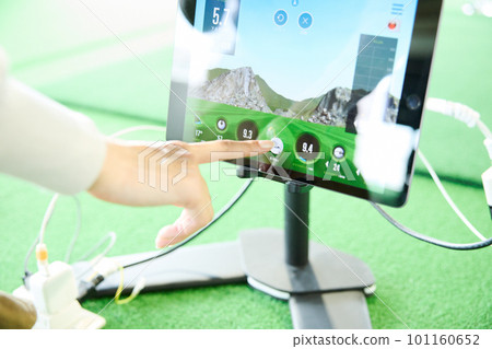 打高爾夫球的女人 101160652