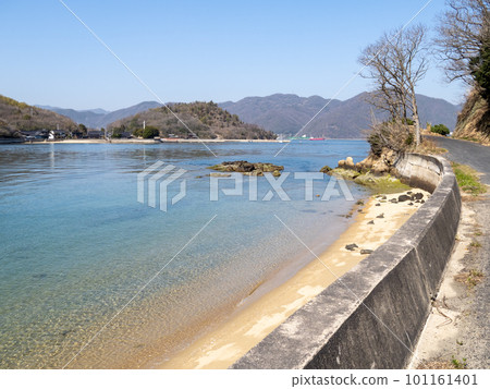 The coast of Sagishima (Sagiura-cho, Mihara City, Hiroshima Prefecture) and the beautiful Seto Inland Sea. The coast of Sagishima (Sagiura-cho, Mihara City, Hiroshima Prefecture) and the beautiful Seto Inland Sea. 101161401