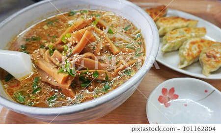 Ramen shop's miso ramen and gyoza set 101162804