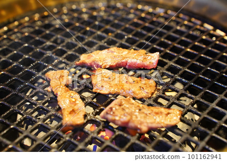 Juicy luxury yakiniku grilled on a net Juicy luxury yakiniku grilled on a net 101162941