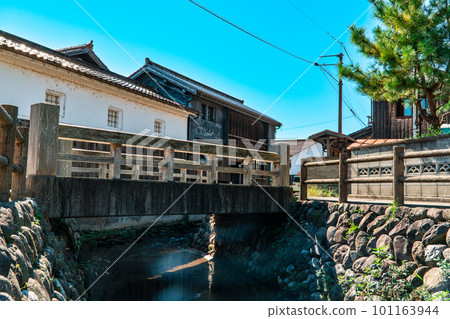 【重要傳統建築群保存地區】鳥取縣玉川倉吉市上空的打吹玉川橋和倉庫 【重要傳統建築群保存地區】鳥取縣玉川倉吉市上空的打吹玉川橋和倉庫 101163944