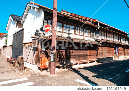 [Important Preservation District for Groups of Traditional Buildings] Utsubuki Tamagawa Honmachi Street Merchant Group 2 Kurayoshi City, Tottori Prefecture 101163949