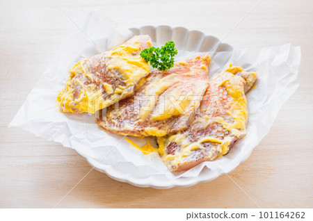 Saikyo pickled red fish 101164262