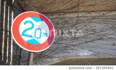 指示高度限制的路標 101164402