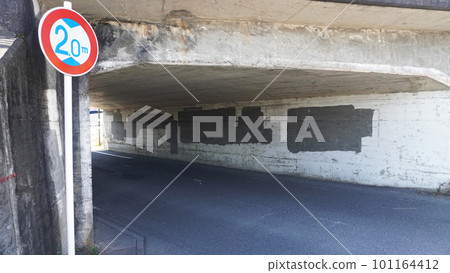 Roads under elevated roads with height restrictions Roads under elevated roads with height restrictions 101164412