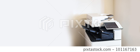 辦公室中安裝了辦公多功能設備 [ 辦公室圖片 ] 101167163