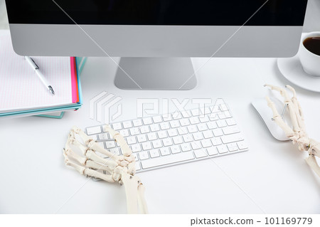 Human skeleton at table in office, closeup 101169779