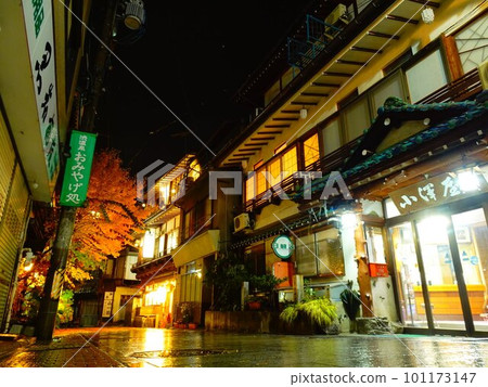 雨夜的澀溫泉街 雨夜的澀溫泉街 101173147