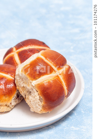 Freshly baked hot cross buns on white plate. Traditional easter food, vertical, copy space Freshly baked hot cross buns on white plate. Traditional easter food, vertical, copy space 101174276