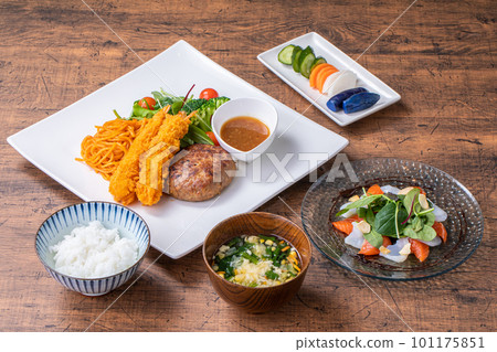 Hamburger set meal Japanese meal Hamburger set meal Japanese meal 101175851