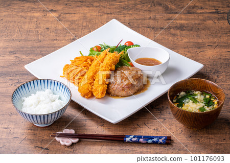 Hamburger set meal Japanese meal Hamburger set meal Japanese meal 101176093