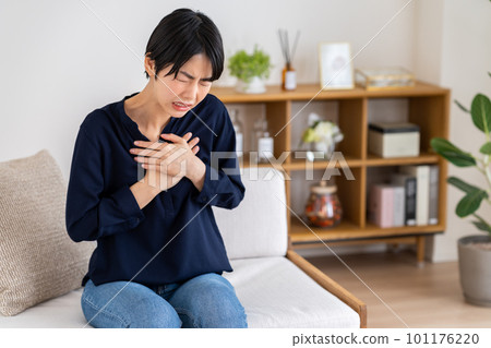 Young woman with chest pain 101176220