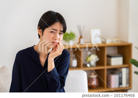 Young woman with a toothache Young woman with a toothache 101176408