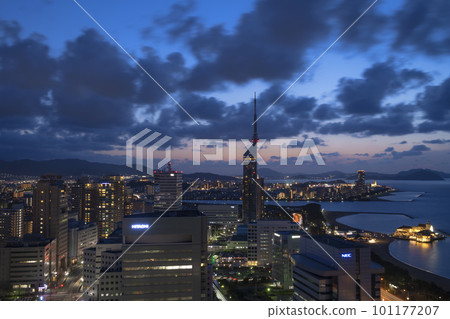 福岡縣福岡市海濱百道海濱公園和福岡塔夜景 101177207