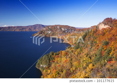 Lake Towada with colored leaves from Shimeitei Observatory 101177615