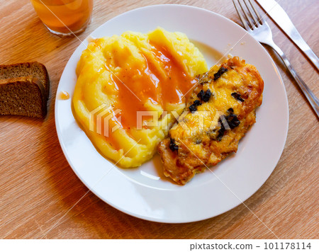 Chicken fillet with mushrooms and mashed potatoes closeup. Russian or Belarusian cuisine 101178114