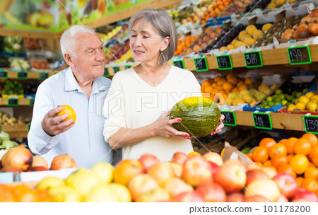 Elderly man and woman choosing fruits in supermarket Elderly man and woman choosing fruits in supermarket 101178200