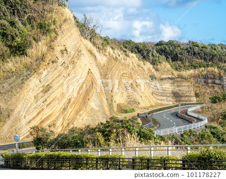 Geological section of Izu Oshima (Oshima Town, Tokyo) 101178227