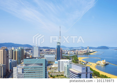 福岡縣福岡市的海濱百道海濱公園和福岡塔 101178973