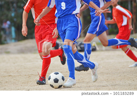 Youth soccer match (player dribbling) Youth soccer match (player dribbling) 101183289