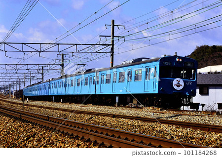 2001 7 series 103 transmission cars running on the Tokaido Line 2001 7 series 103 transmission cars running on the Tokaido Line 101184268