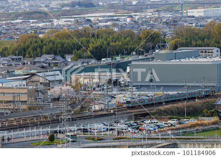 Nara Line train crossing the iron bridge over the Kizu River and running towards JR Kizu Station ⑪ At "Shiroyamadai" in Kizu, Kyoto 101184906