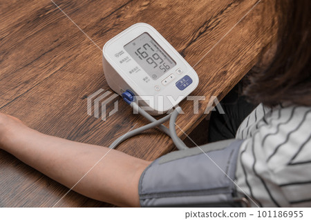 [家庭主婦測血壓偏高] 101186955