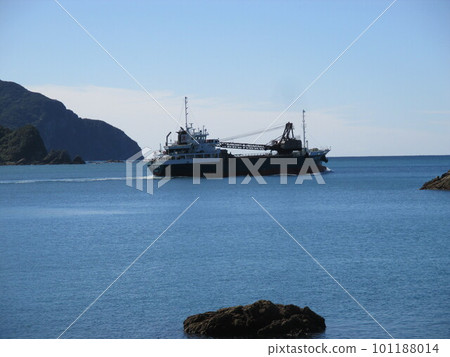 熊本縣天草市川浦町崎津村所在的與鶴灣美麗的海景和船景已被列入世界遺產。 101188014