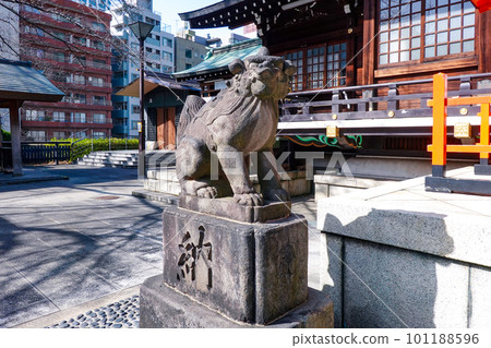 Junisha Kumano Shrine參拜堂前的Komainu（新宿區西新宿） 101188596