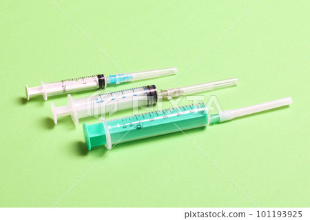 Top view of syringes in a row for medical injection on colorful background with copy space. Health and vaccination concept Top view of syringes in a row for medical injection on colorful background with copy space. Health and vaccination concept 101193925