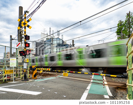 The only railroad crossing on the JR Yamanote Line that has been decided to be abolished [No. 101195258