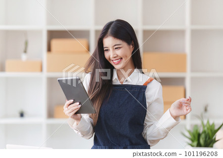 Small businesses SME owners female entrepreneurs check online orders to prepare to pack the boxes, sell to customers, sme business ideas online Small businesses SME owners female entrepreneurs check online orders to prepare to pack the boxes, sell to customers, sme business ideas online 101196208