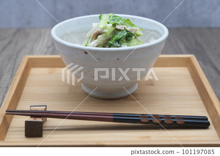 芝麻醬豬肉,用研缽盛裝的日本料理 芝麻醬豬肉,用研缽盛裝的日本料理 101197085