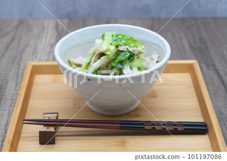 芝麻醬豬肉,用研缽盛裝的日本料理 芝麻醬豬肉,用研缽盛裝的日本料理 101197086