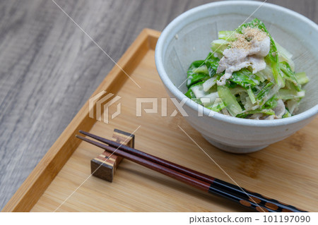 芝麻醬豬肉,用研缽盛裝的日本料理 芝麻醬豬肉,用研缽盛裝的日本料理 101197090