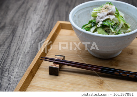 芝麻醬豬肉,用研缽盛裝的日本料理 芝麻醬豬肉,用研缽盛裝的日本料理 101197091