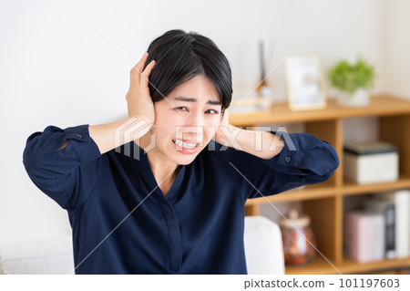 young woman suffering from noise 101197603