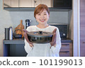做飯的婦女 101199013