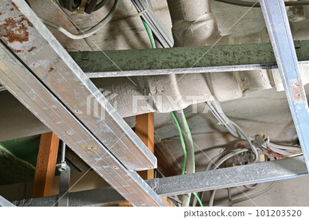 Interior construction 101203520