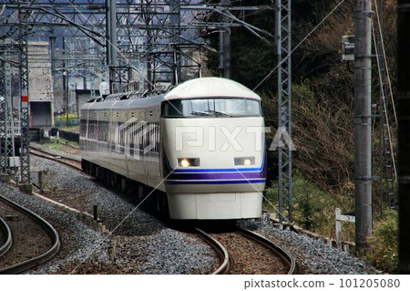 Go Nikko Road on a luxury limited express…Limited Express SPACIA passing through Shimo-Ojiro Station Go Nikko Road on a luxury limited express…Limited Express SPACIA passing through Shimo-Ojiro Station 101205080