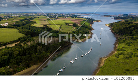 River Aber Wrac'h And Landscape In Region Landeda At The Finistere Atlantic Coast In Brittany, France 101206095