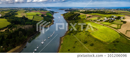 River Aber Wrac'h And Landscape In Region Landeda At The Finistere Atlantic Coast In Brittany, France 101206096