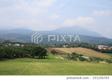 眺望廣闊的高千穂牧場 眺望廣闊的高千穂牧場 101208765