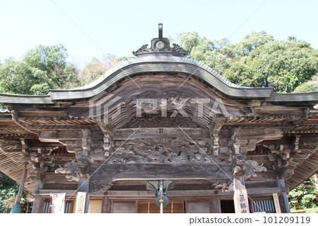 Early spring scenery of Kinosaki Onsen 101209119