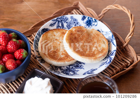 English muffin toast English muffin toast 101209286