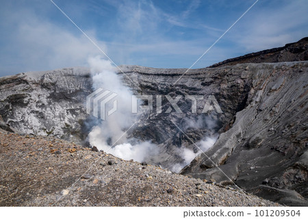 Scenery of pure white volcanic smoke rising from the crater of Mt. Nakadake seen from Mt. Aso somma in spring Scenery of pure white volcanic smoke rising from the crater of Mt. Nakadake seen from Mt. Aso somma in spring 101209504